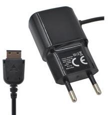 Gigapack Hálózati töltő (5W + fix kábel) FEKETE