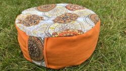 PinkTara Bio tönkölybúza meditációspárna - Narancs - barna mandalás - S