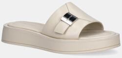 Calvin Klein bőr papucs FLATFORM SLIDE W/CK HW - LTH - bézs Női 39