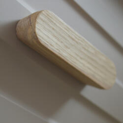 AT OSLO_F_128, Fa bútorfogantyú, Fehérítő olajjal kezelt tölgy, 128 mm furattávval (OSLO_F_128)