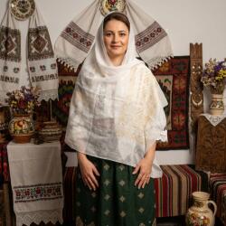 Ie Traditionala Marama traditionala Raluca