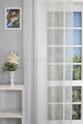 FüggönyFutár Webáruház Fehér alapon ecrü hímzett indamintás fényáteresztő, egyedi méretre, készre varrjuk