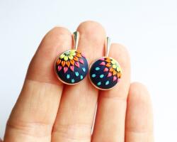 Atellier Wearable Art Cercei Little Rainbow Drops pe suport și tortițe din argint - cercei cu tortițe închise
