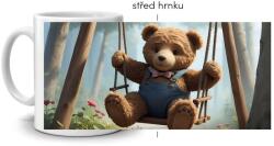  Fehér kerámia bögre 330ml képpel - plüssmackó hintán (HRNEK-90X82-BILY-218)