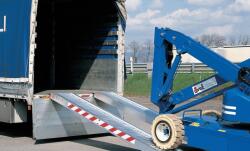 AVRamps Ipari mobil rámpa nagy teherbírású 400X40 cm 2000 kg/db 4000 kg/pár teherbírás 1 db Hordozható teherautó rámpa munkagép személyemelő kisgép traktor