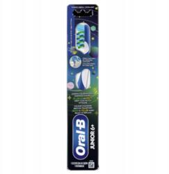 Oral-B Junior 6+ fogkefe, 1 db, puha szál, CrissCross szálak, texturált nyelvtisztító (n/a)