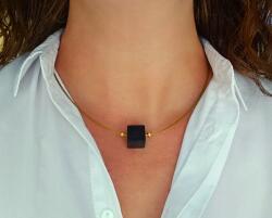 Alekorale-elbląg Nyaklánc fekete, egyetlen ónix kocka, arany kiegészítők, zsinór 45 cm