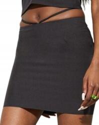 Prettylittlething Fekete Sima Miniszoknya Közepes Állapotú Prettylittlething Pánttal 44