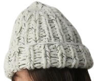 Reserved Fehér Vastag Kötött Sapka Fekete Cérnával Átszőve Univerzális