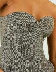 Boohoo Barna Felső Fűző Nyitott Vállakhoz Illeszkedő Halszálka Minta Boohoo 44