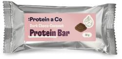 Protein a Co ProteinaCo Baton proteic cu glazură de cacao neagră și umplutură cu aromă de cocos 30 g