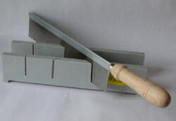 BH Illesztőfűrész + gérláda (BH-19-250G)