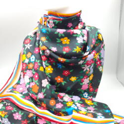 Shopika Esarfa dreptunghiulara tip pareo, cu imprimeu floral multicolor pe fond negru