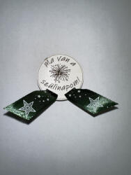  Ma van a szülinapom! - lézervágott fa születésnapi kitűző szalaggal (FESK01)