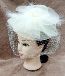  F10 Krémszínű Eszterga Fejdísz Retro Fátyollal És Tollakkal