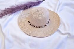  Világos bézs nagy szívószálas kalap Uni kagylókkal (00311-1-2-1)