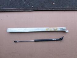 Mazda OE Munkahenger Teleszkóp Csomagtérajtó Bal Hátsó C235-63-620D Mazda 5 (mpv) 02.05-