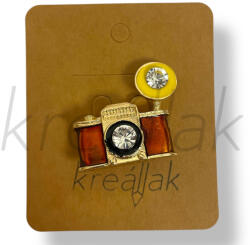  Barna fényképező kitűző