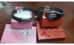  Set 2 bratari negre cu placuta metalica gravate cu textul tau
