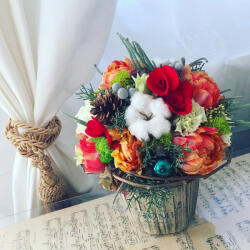 ImodFlowers Aranjament cu lalele portocalii tematica Craciun