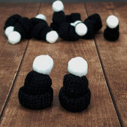  Mini kötött sapka fekete 12db/cs - karácsonyi koszorúhoz és asztaldíszhez