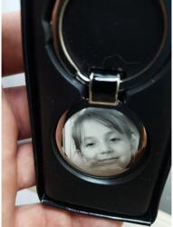  Breloc personalizat in forma rotunda gravat cu poza si text - dalimag - 79,00 RON