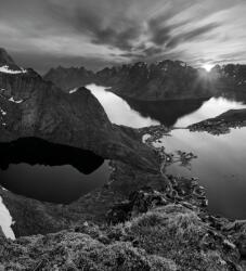 Dovido Fotótapéta hegyi panoráma fekete-fehérben - 245x270