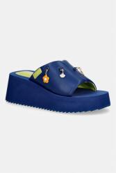 Koi Footwear papuci tip pană pentru femei Startstruck Flatform Slip On Sandals PPY2-KLD0F9_59X (Starstruck)