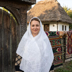 Ie Traditionala Marama traditionala Tania