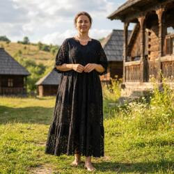 Ie traditionala Rochie lunga neagra din dantela si bumbac , model elegant vaporoasa