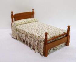 Hobbyplanet Pat din lemn culoare stejar - miniatura casuta papusi 1: 12 (v23967)
