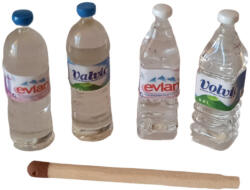 Hobbyplanet Sticle cu apa VOLVIC si EVIAN 4 buc- miniaturi casute papusi (CC73905)