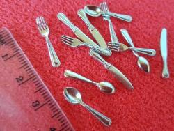 Hobbyplanet Set de 12 tacamuri - din metal - culoare argintie - miniatura colectionari 1: 12 (v70778)