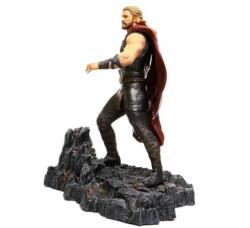 Diamond Comic Distributors Diamond Marvel Gallery Thor Ragnarok 25 Cm Figurina