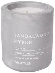Blomus (Германия) Ароматна свещ BLOMUS FRAGA с аромат Sandalwood Myrrh - Ø6.5 х 8 см - цвят светлосив (BLOMUS 65652)