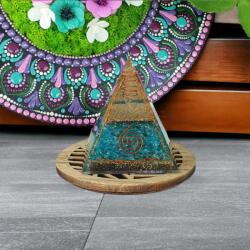 Ezera Piramida orgonica Freida din cristale de Apatit cu varf de cuart si spirale de cupru (POFREID) Obiect de decorat