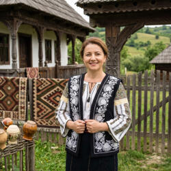Ie Traditionala Vesta din stofa traditionala Liliana