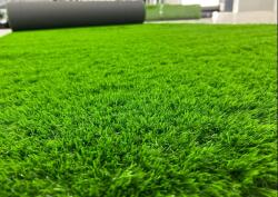 Harper Gazon Artificial Premium, Lungime Fir 40 mm, Latime 2m, Marime 400 x 2400 cm, 3 Nuante de Verde, Fire Drepte si Carliontate, Imitatie Perfecta Gazon Natural, Polipropilena, Curte, Terasa, Piscina
