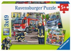 Ravensburger - Puzzle 3x49 Helpers in Need - 40 - 99 piese