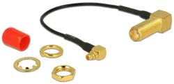 Delock Antenna kábel SMA 90 anya válaszfali csatlakozóval & gt; MMCX 90 csatlakozó 10 cm 1.37 menethos (89626)