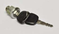 Utángyártott Suzuki Swift utángyártott üzemanyag fedél, tankajtó zár 2003-ig (89300-61820)