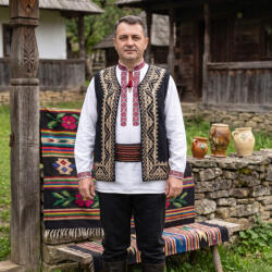Ie Traditionala Vesta traditionala Onea