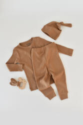 BabyCosy Set 3 piese: bluzita cu maneca lunga, pantaloni lungi si caciulita din bumbac organic si modal - Maro, BabyCosy (Marime: 6-9 luni)