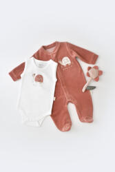 BabyCosy Set Broscuta cu salopeta si body din 80%bumbac organic si 20% poliester - Caramiziu, BabyCosy (Marime: 6-9 luni)