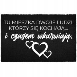 TabPrint Lábtörlő Kókusz 40X60 Fekete Az Ajtó Alatt Humor Felirat Itt Szerelem És Bosszú (WYCIERACZKA WEJŚCIOWA 40X60 TU MIŁOŚĆ I WKURW)