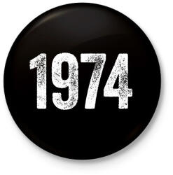 printfashion 1974 - Kitűző, hűtőmágnes - Fekete (18246310)