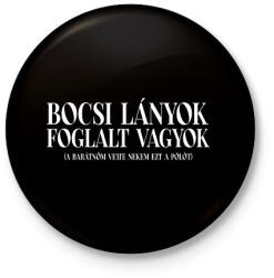 printfashion Bocsi lányok foglalt vagyok - Kitűző, hűtőmágnes - Fekete (18109258)