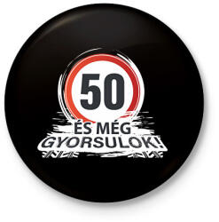 printfashion 50-es tábla - és még gyorsulok! - fehér - Kitűző, hűtőmágnes - Fekete (18076383)