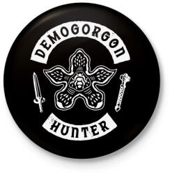 printfashion Demogorgon Hunter - Kitűző, hűtőmágnes - Fekete (18082645)