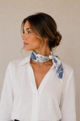 Shopika Esarfa colier satinata cu perla decorativa si inchidere magnetica, imprimeu floral albastru pe fond alb